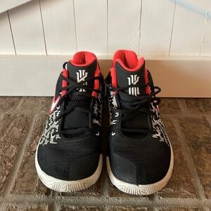 Nike Kyrie Irving Flytrap 2 Black Bright Crimson Size 8.5